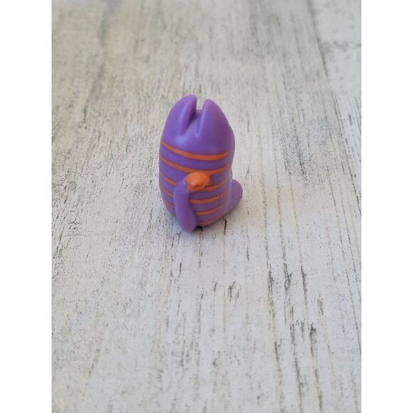 Lost Kitties Series 2 Sid mini toy figure purple cat - Picture 3 of 5